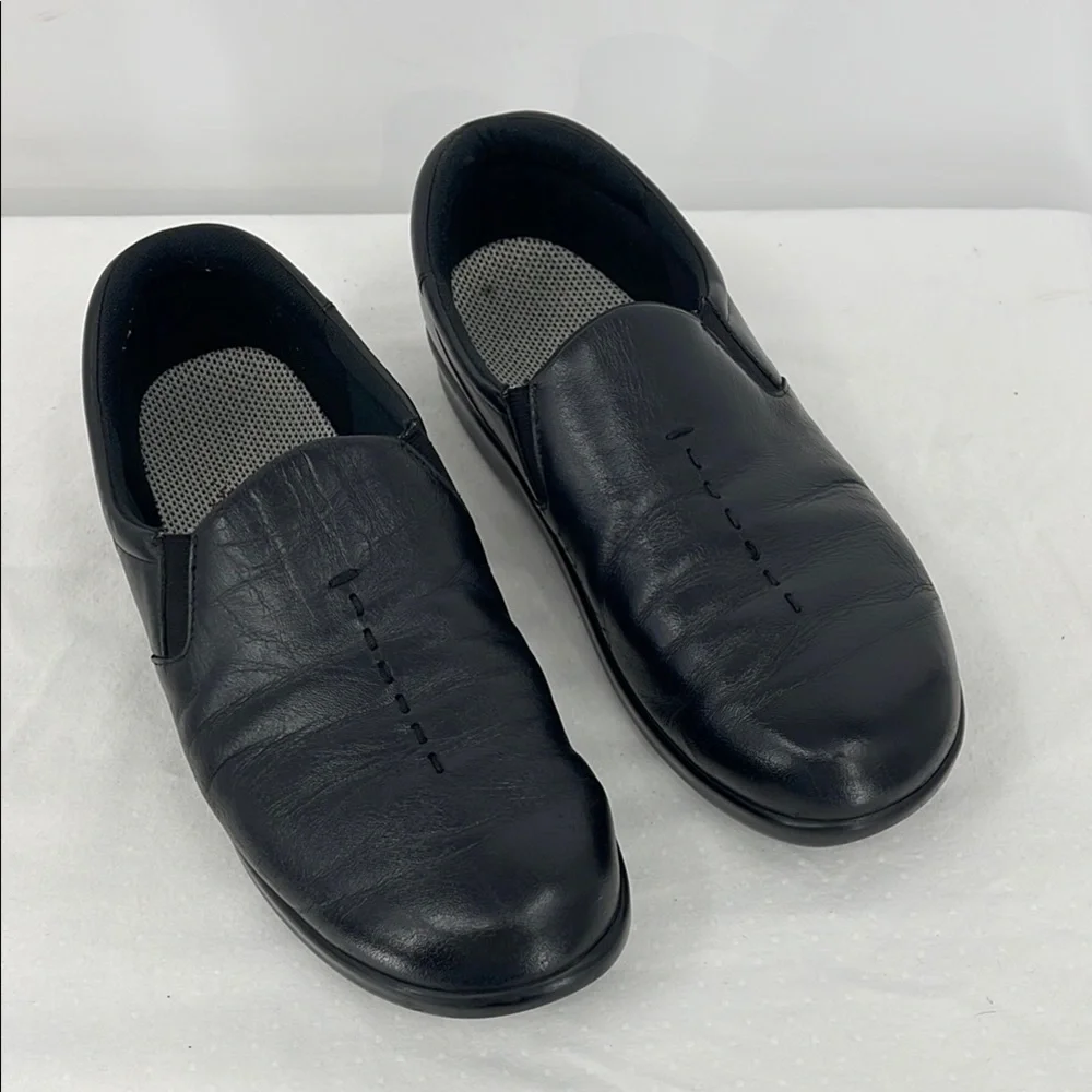 SAS WOMENS SIZE 9  Black Leather Slip-On Shoes